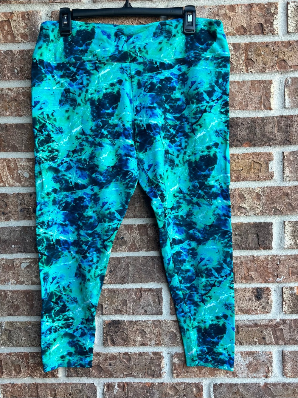 Soft Surroundings Teal & Aqua Tie-Dye Capri Leggings